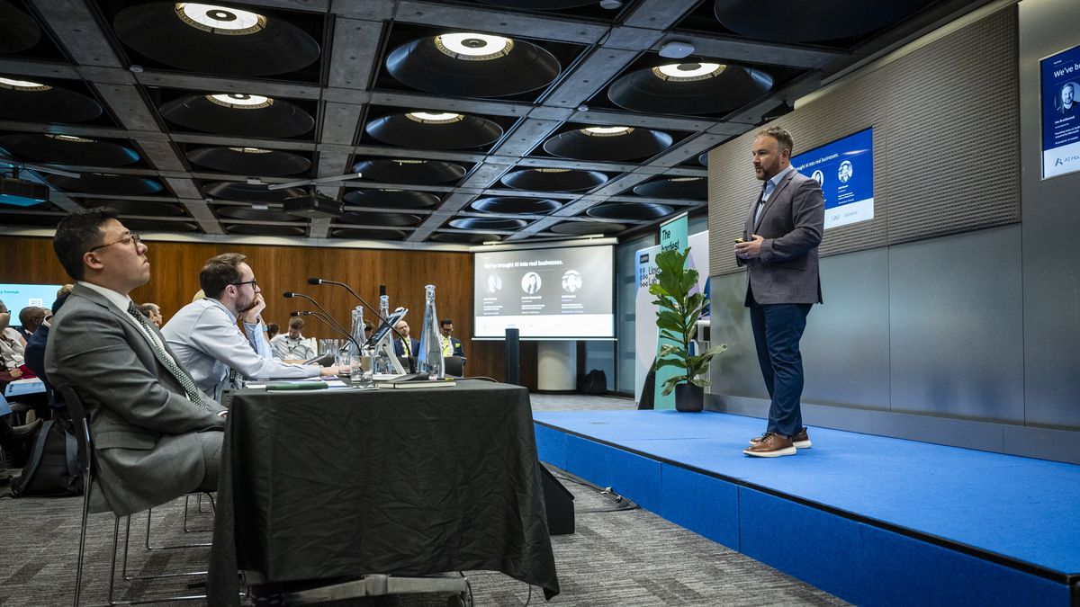 Joe Braidwood on stage answering the panel at Lloyd’s Lab Pitch Day